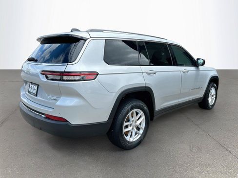 Used 2022 Jeep Grand Cherokee L Laredo w/ Luxury Tech Group I AWD/4WD image 4