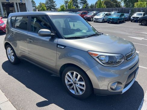 Used 2017 Kia Soul + FWD image 3