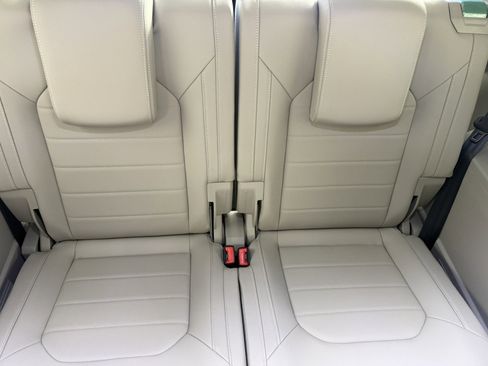 Used 2025 Volkswagen Atlas SEL AWD/4WD image 17