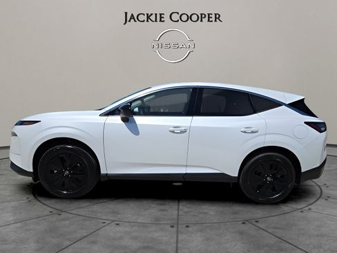 Certified 2025 Nissan Murano SV w/ Cargo Package image 2