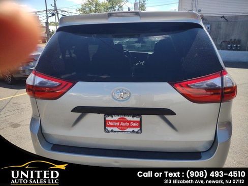 Used 2020 Toyota Sienna L FWD image 6