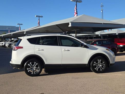 Used 2016 Toyota RAV4 LE FWD image 9