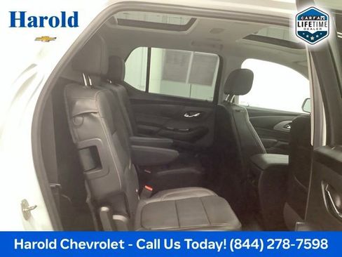 Used 2021 Chevrolet Traverse RS image 9