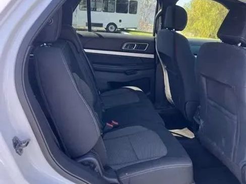 Used 2017 Ford Explorer XLT FWD image 12