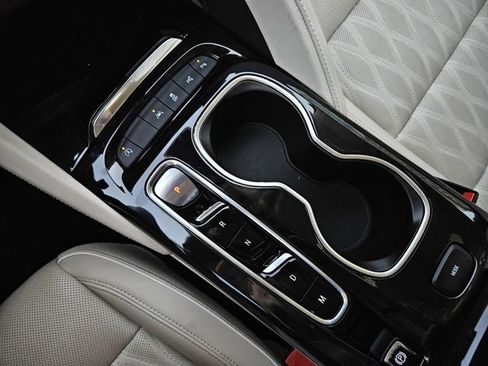 Used 2022 Buick Envision Avenir w/ Technology Package II FWD image 20