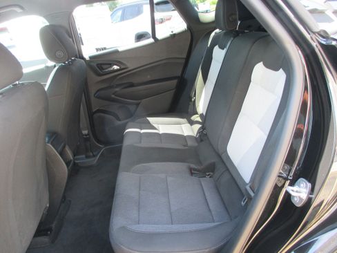Used 2024 Chevrolet Trax RS FWD image 11