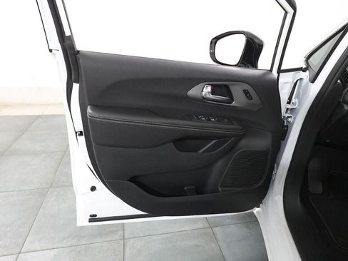 New 2027 Chrysler Pacifica Select FWD image 20