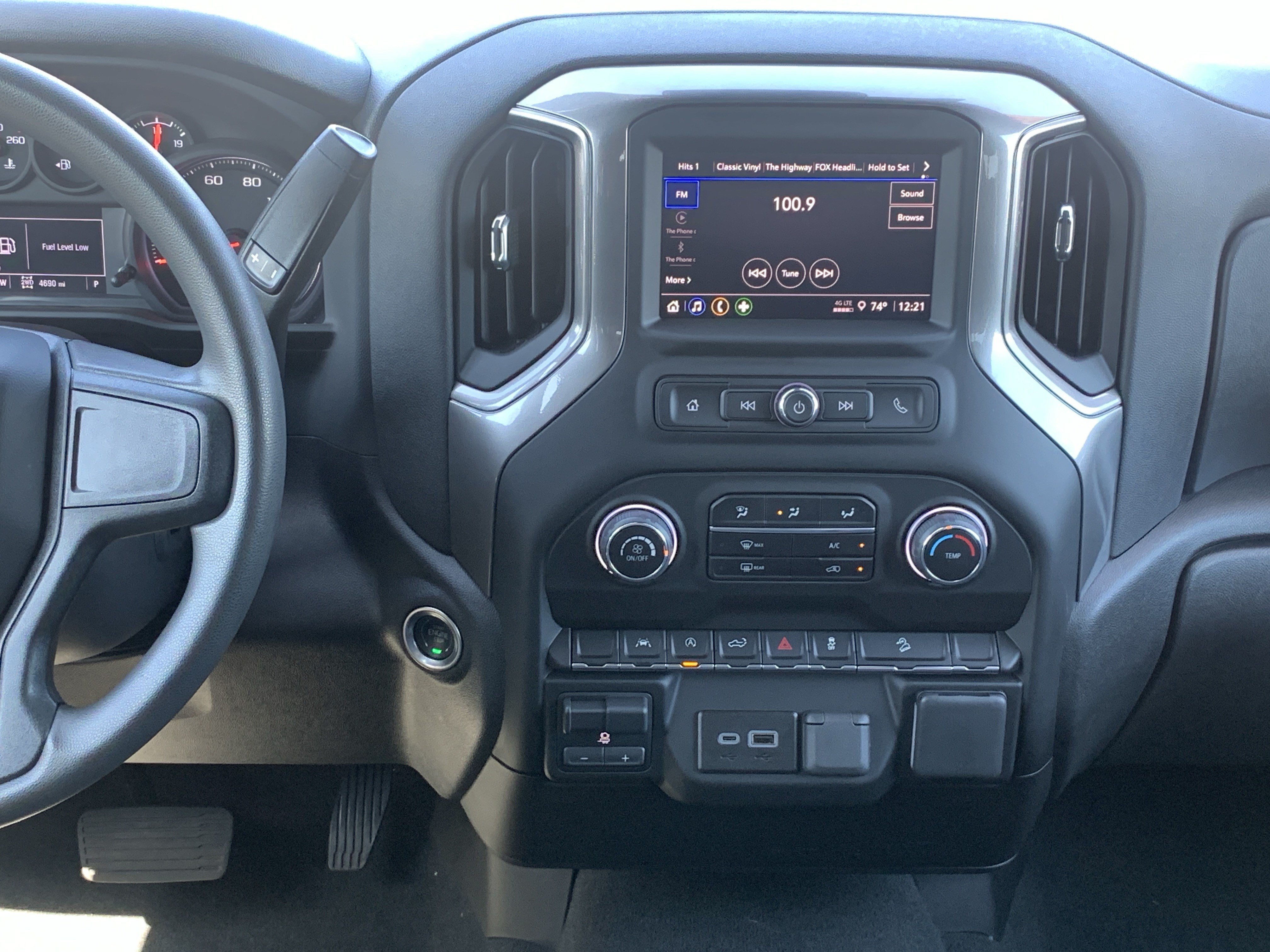 Used 2025 Chevrolet Silverado 1500 Custom Trail Boss AWD/4WD image 28