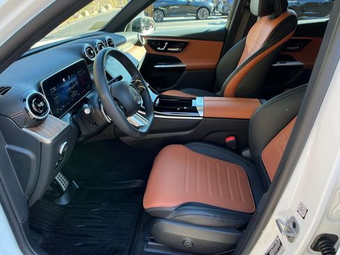 Used 2023 Mercedes-Benz GLC 300 4MATIC image 9