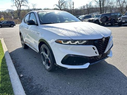 New 2026 Alfa Romeo Tonale w/ Quick Order Package 23H Volce AWD/4WD image 2