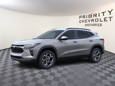 New 2026 Chevrolet Trax LT FWD image 2