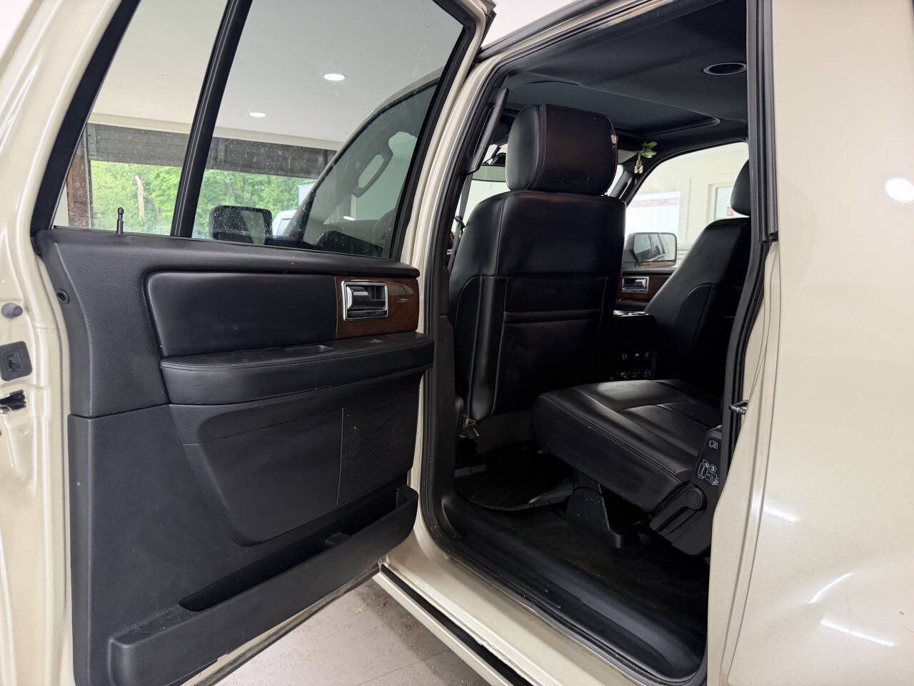 Used 2017 Lincoln Navigator L Select AWD/4WD image 29