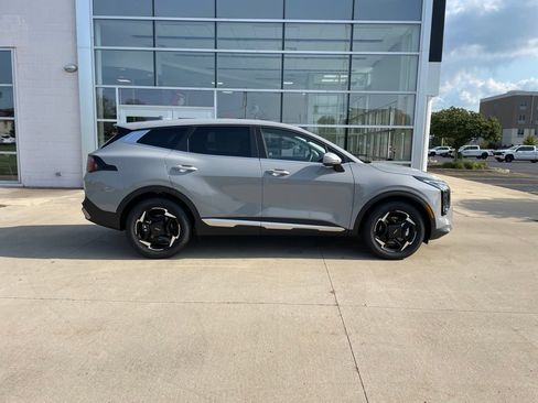 New 2026 Kia Sportage EX FWD image 4
