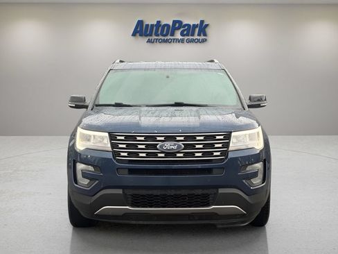 Used 2017 Ford Explorer XLT w/ Equipment Group 201A AWD/4WD image 2