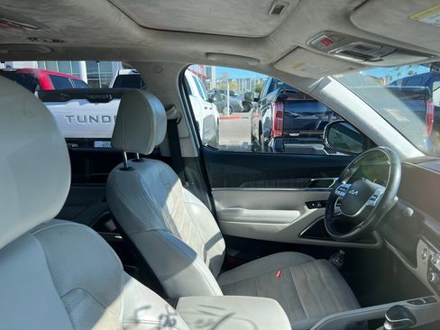 Used 2024 Kia Telluride SX Prestige w/ Towing Package image 4