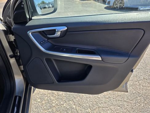 Used 2015 Volvo XC60 T5 Premier w/ Proximity Package FWD image 16