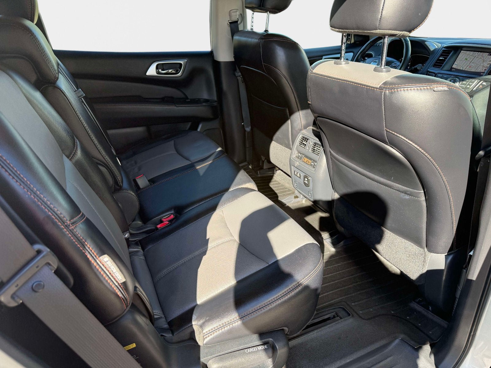 Used 2020 Nissan Pathfinder SL FWD image 12