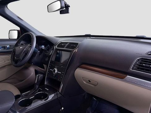 Used 2018 Ford Explorer Limited image 32