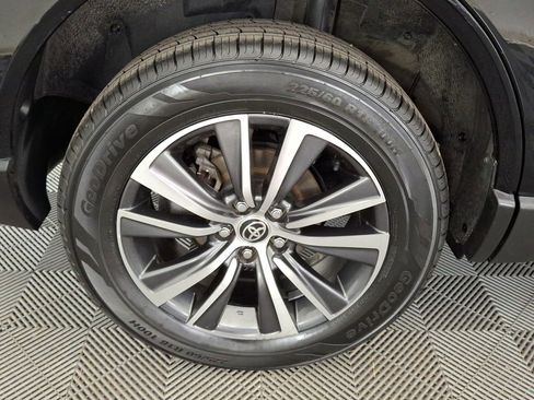 Used 2023 Toyota Venza LE AWD/4WD image 25