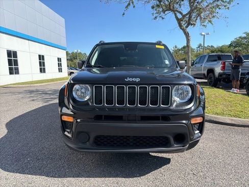 Used 2022 Jeep Renegade Sport w/ Sport Appearance Group AWD/4WD image 2