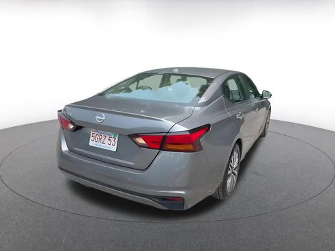 Used 2025 Nissan Altima 2.5 SV FWD image 11