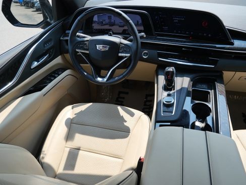 Used 2024 Cadillac Escalade Premium Luxury AWD/4WD image 9