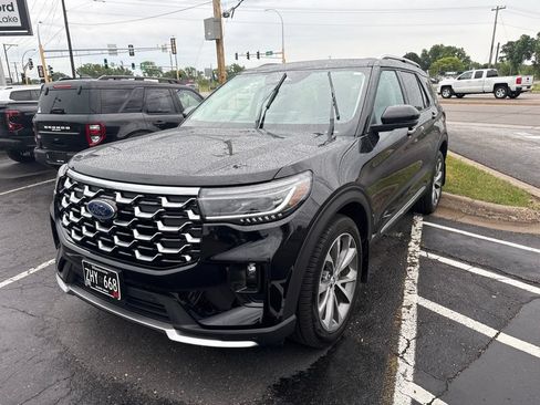 Used 2025 Ford Explorer Platinum w/ Ultimate Package AWD/4WD image 4