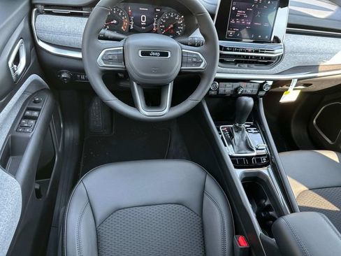 New 2025 Jeep Compass Latitude image 18