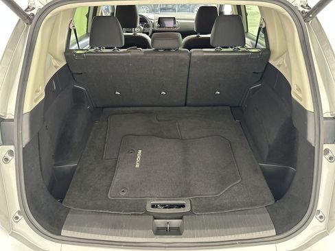 Used 2024 Nissan Rogue SV FWD image 25