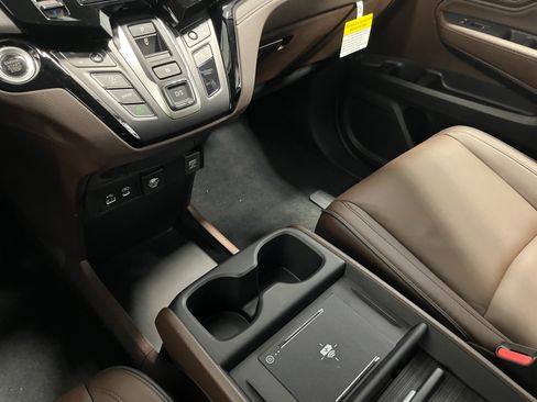 New 2026 Honda Odyssey Touring image 18