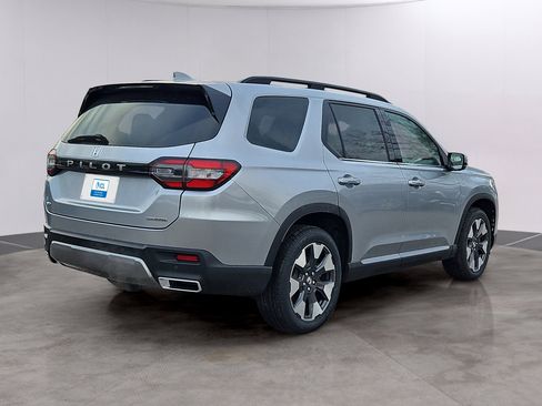 New 2026 Honda Pilot Touring image 3