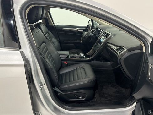 Used 2018 Ford Fusion SE w/ Fusion SE Technology Package image 22