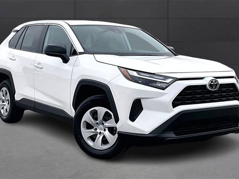 Used 2024 Toyota RAV4 LE image 7