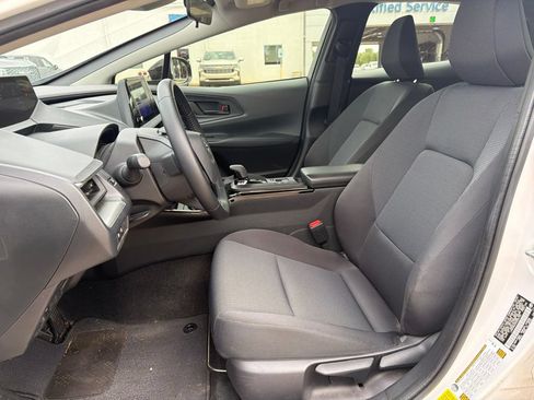 Used 2025 Toyota Prius LE FWD image 10