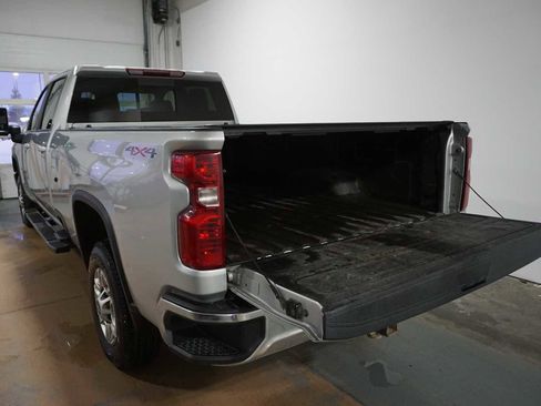 Used 2022 Chevrolet Silverado 2500 LT w/ Convenience Package image 5