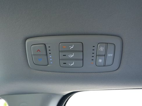 Used 2023 Kia Carnival LX FWD image 31