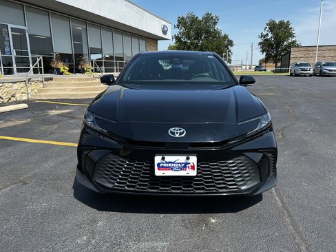 Used 2025 Toyota Camry SE FWD image 5