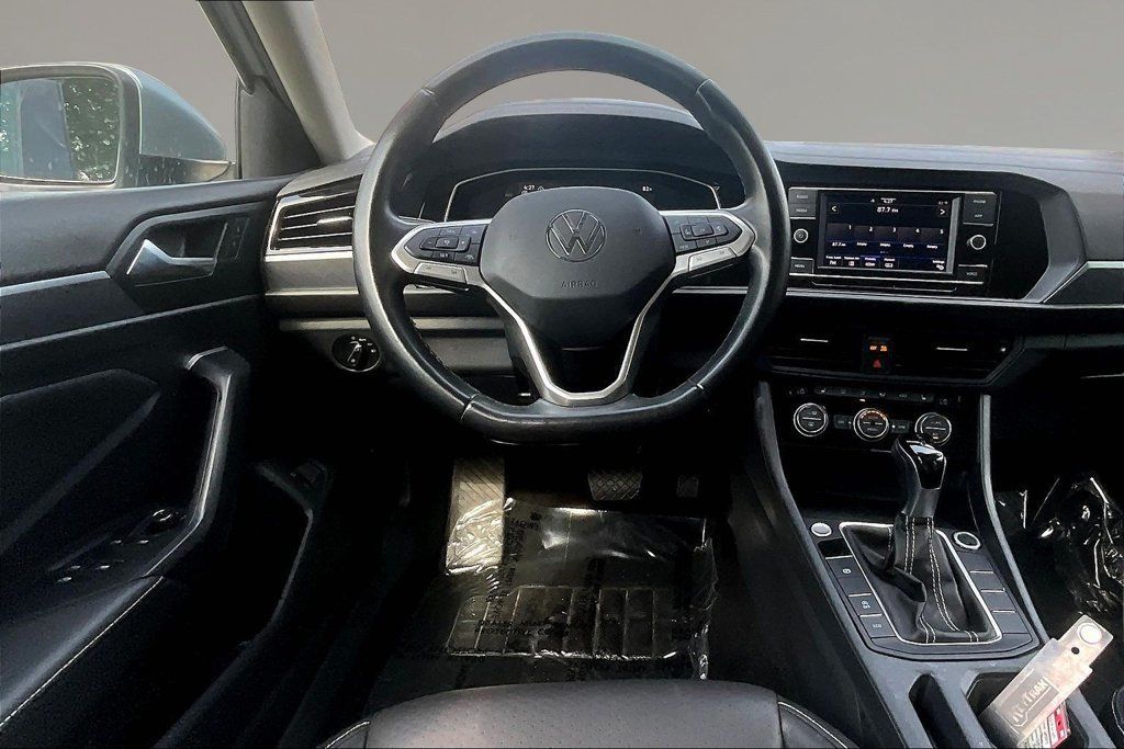 Used 2024 Volkswagen Jetta SE FWD image 8