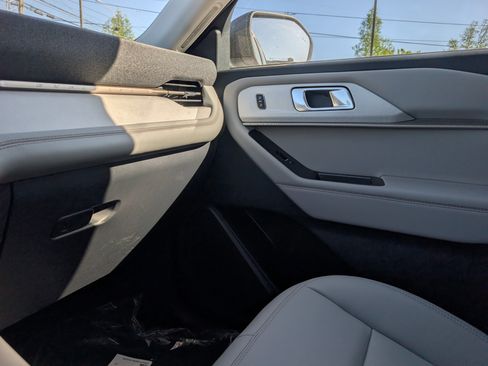 New 2026 Ford Explorer Active AWD/4WD image 32