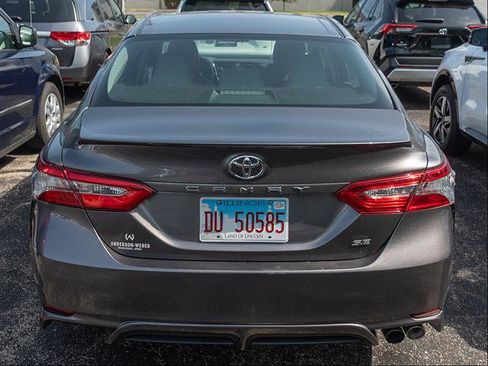Used 2018 Toyota Camry SE w/ Moonroof Package FWD image 6