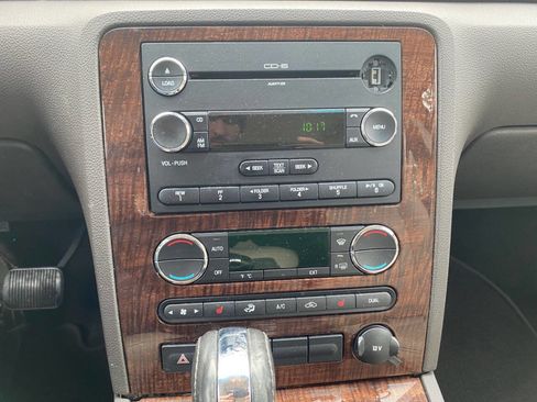 Used 2009 Ford Taurus Limited image 25