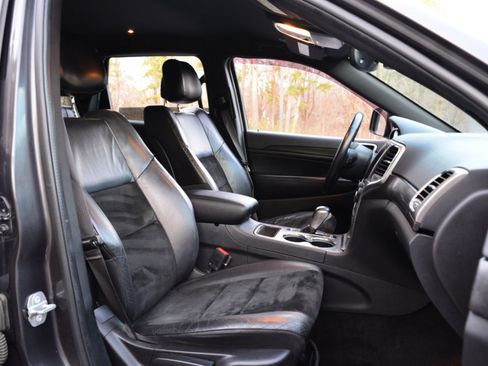 Used 2018 Jeep Grand Cherokee Altitude image 17