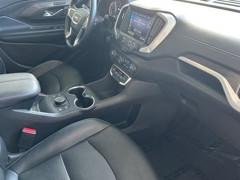 Used 2024 GMC Terrain SLT image 18