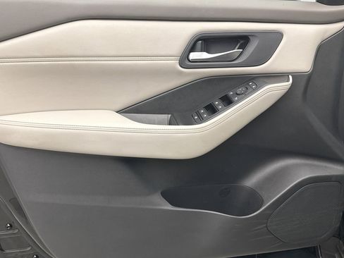 Used 2023 Nissan Rogue SV w/ SV Premium B Package image 9