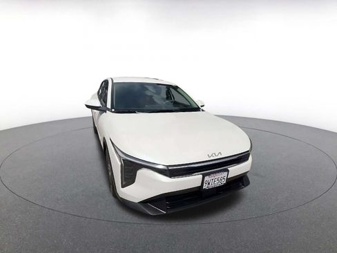 Used 2026 Kia K4 FWD image 3