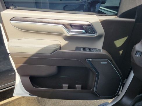 Used 2022 Chevrolet Silverado 1500 LTZ w/ Technology Package RWD image 9