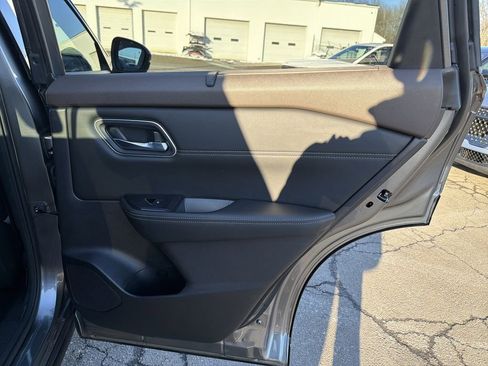 Used 2023 Nissan Rogue Platinum w/ Platinum Premium Package image 16