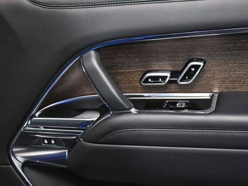 Used 2024 Land Rover Range Rover Autobiography image 19