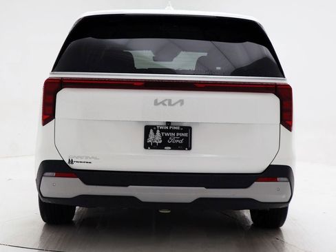 Used 2025 Kia Carnival FWD image 7