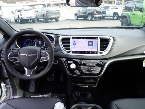 New 2026 Chrysler Voyager LX image 15